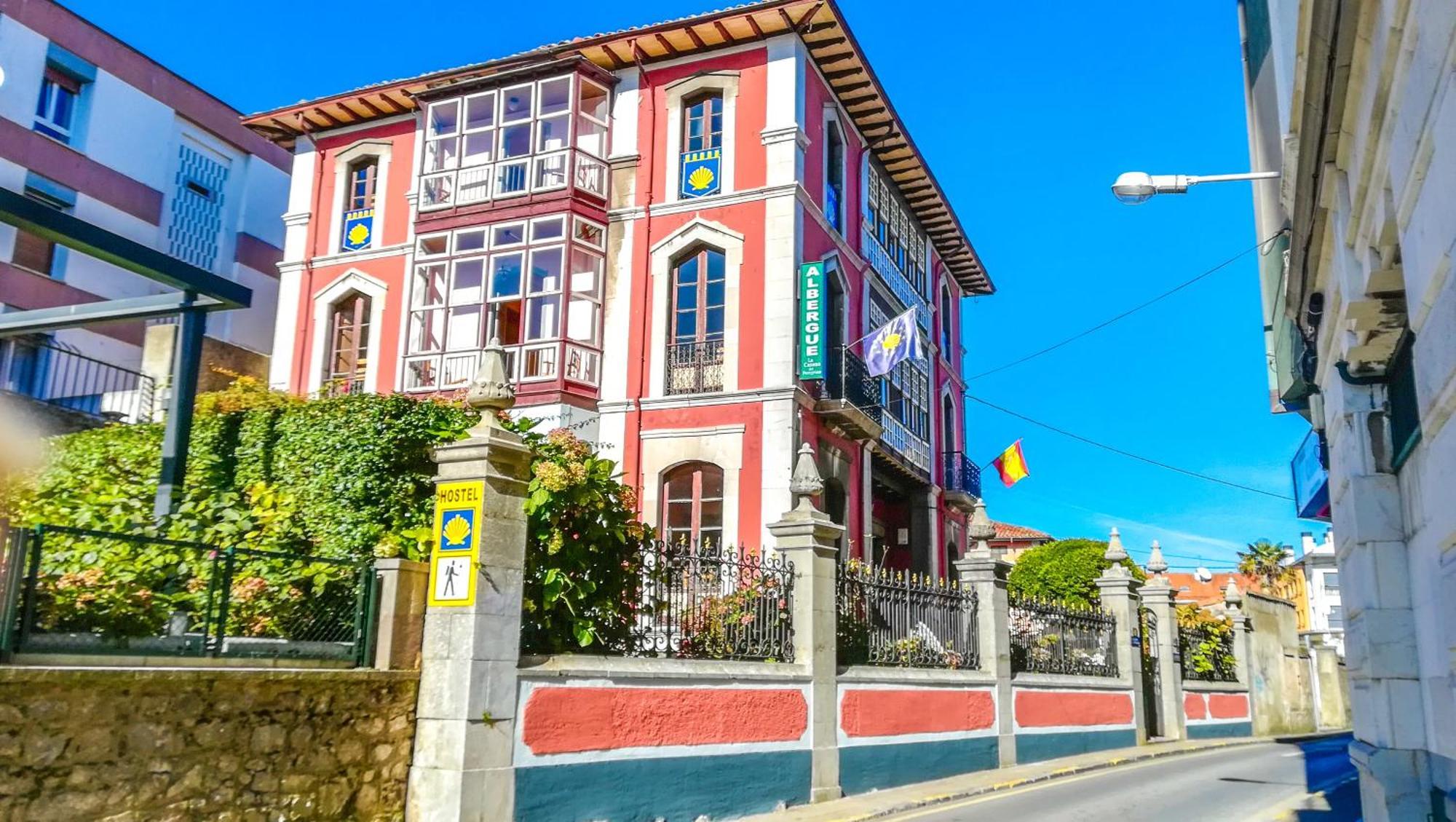 Albergue La Casona Del Peregrino Llanes Exteriér fotografie